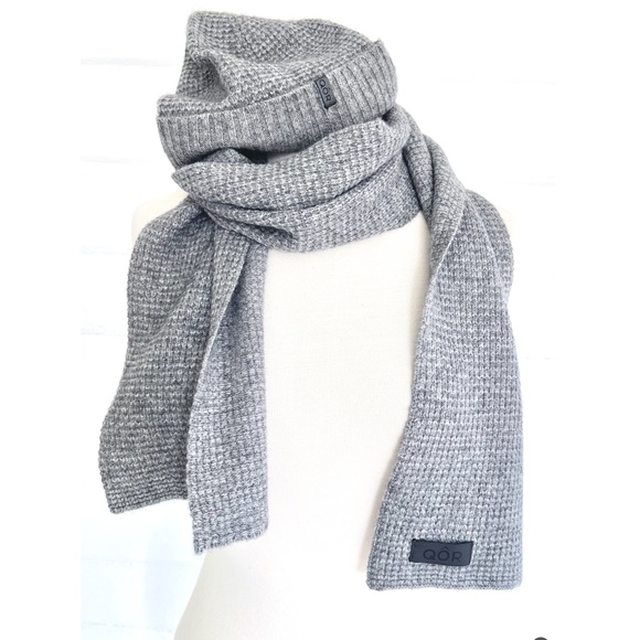 QOR 100% Cashmere Hat & Scarf Set in Light Heather Gray Waffle Knit - Picture 1 of 8